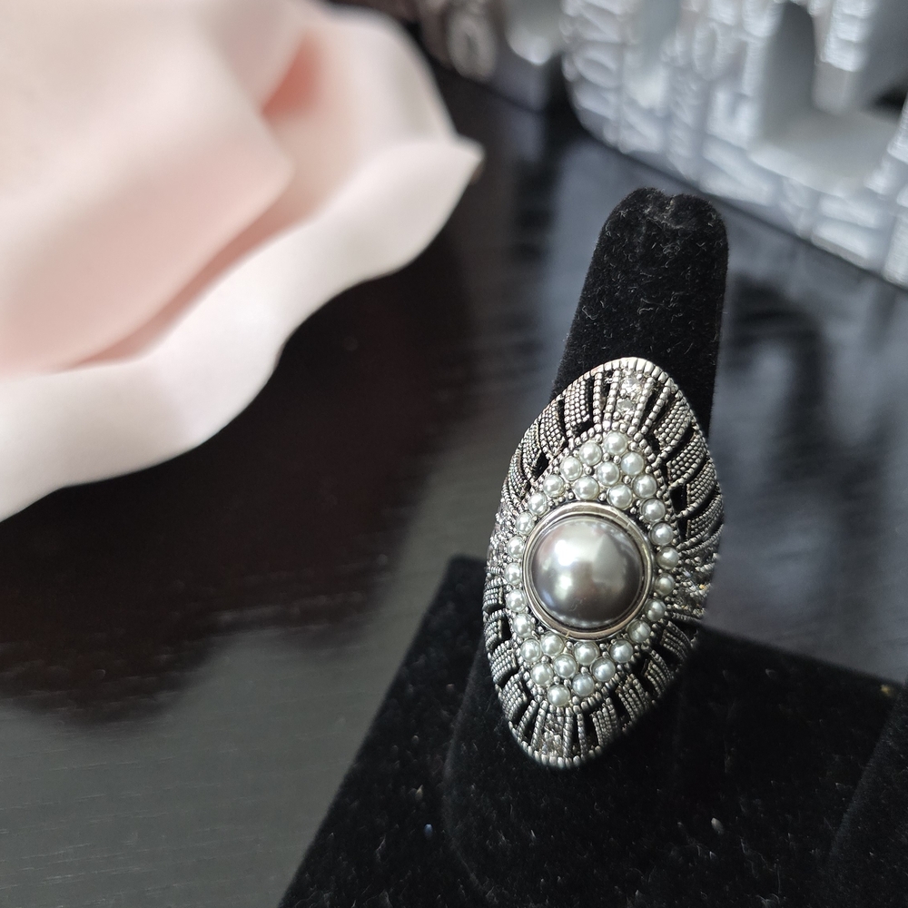 Elegant Silver Pearl Ring